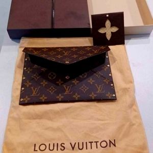 Louis Vuitton cluch bag